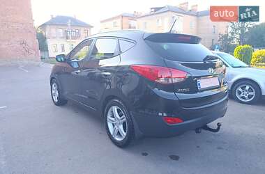 Внедорожник / Кроссовер Hyundai ix35 2010 в 