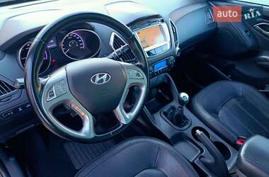 Внедорожник / Кроссовер Hyundai ix35 2010 в 