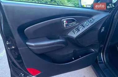 Внедорожник / Кроссовер Hyundai ix35 2010 в 