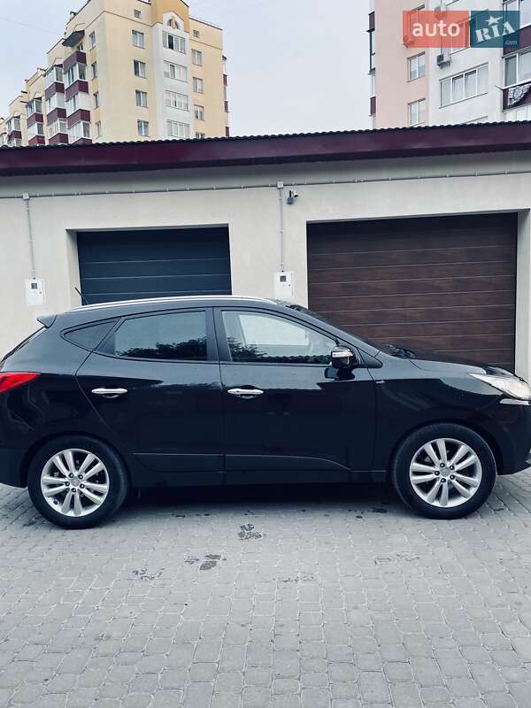 Внедорожник / Кроссовер Hyundai ix35 2010 в Каменец-Подольском