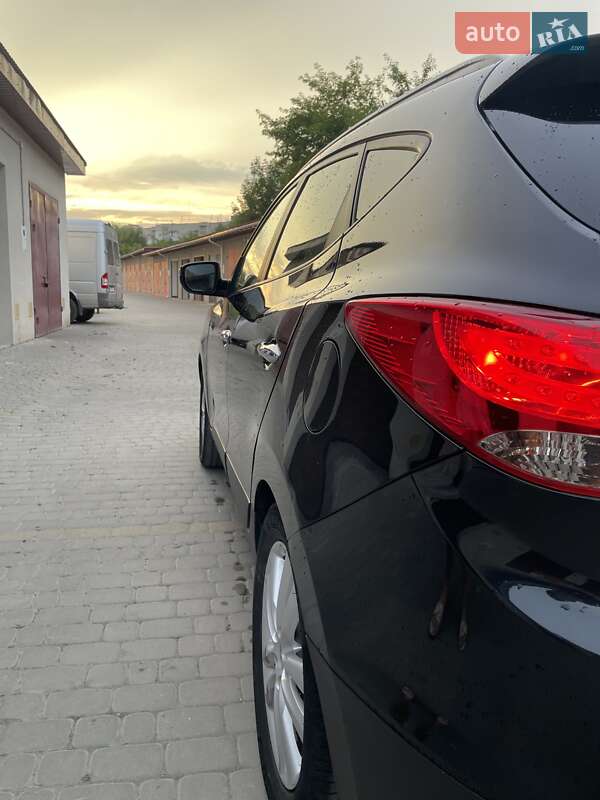 Внедорожник / Кроссовер Hyundai ix35 2010 в Каменец-Подольском