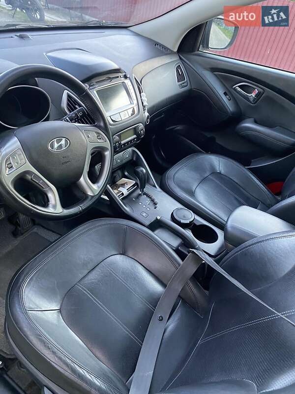 Внедорожник / Кроссовер Hyundai ix35 2010 в Каменец-Подольском