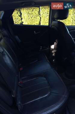Внедорожник / Кроссовер Hyundai ix35 2010 в 