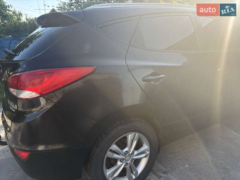 Внедорожник / Кроссовер Hyundai ix35 2011 в Старой Синяве