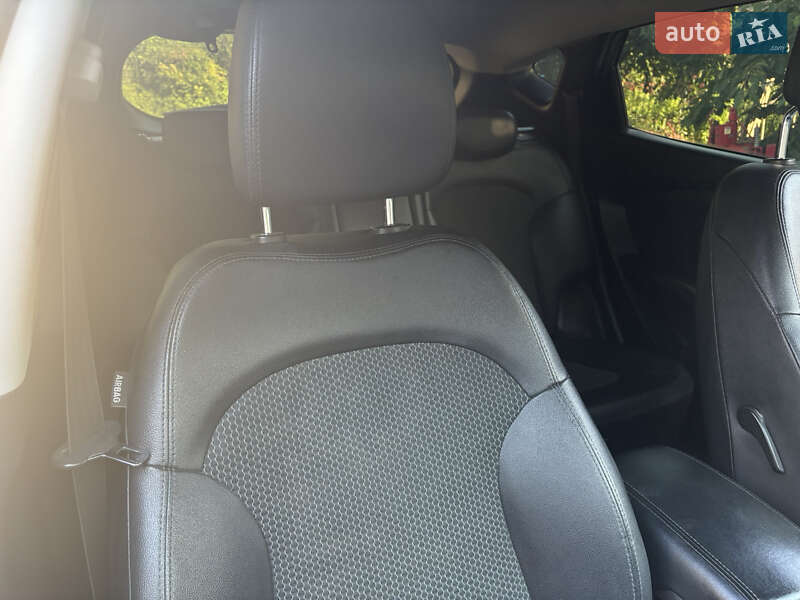 Внедорожник / Кроссовер Hyundai ix35 2011 в Старой Синяве