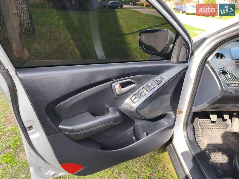 Позашляховик / Кросовер Hyundai ix35 2010 в Зіньківі