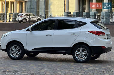 Позашляховик / Кросовер Hyundai ix35 2013 в 