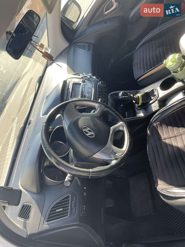 Позашляховик / Кросовер Hyundai ix35 2011 в Вишневому