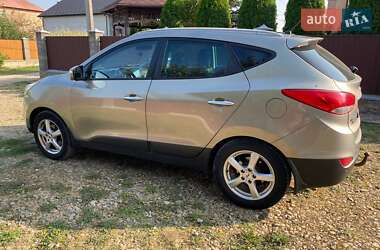 Внедорожник / Кроссовер Hyundai ix35 2010 в 
