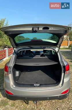 Внедорожник / Кроссовер Hyundai ix35 2010 в 