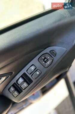 Внедорожник / Кроссовер Hyundai ix35 2011 в 