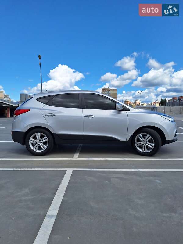 Позашляховик / Кросовер Hyundai ix35 2010 в Києві