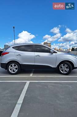 Внедорожник / Кроссовер Hyundai ix35 2010 в 