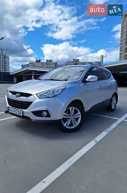 Внедорожник / Кроссовер Hyundai ix35 2010 в 