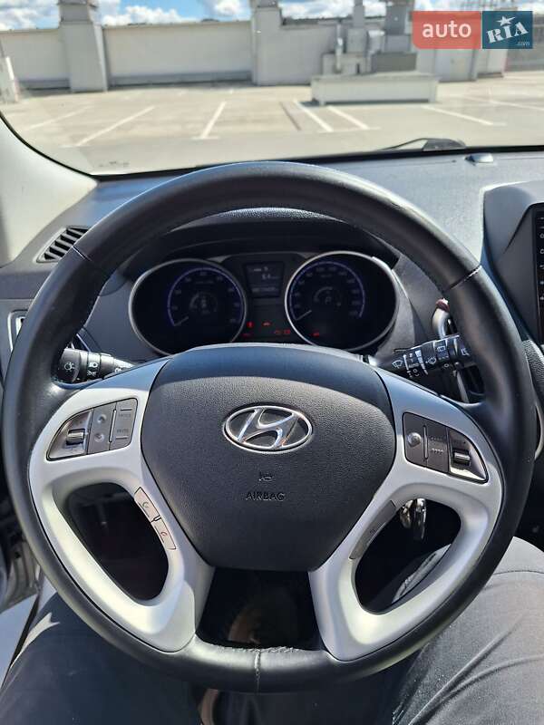 Позашляховик / Кросовер Hyundai ix35 2010 в Києві