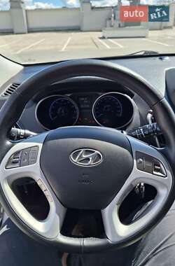 Внедорожник / Кроссовер Hyundai ix35 2010 в 