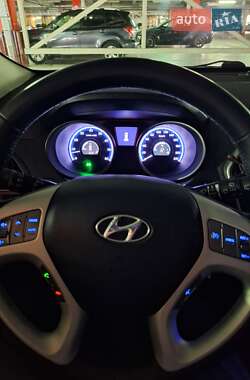 Внедорожник / Кроссовер Hyundai ix35 2010 в 