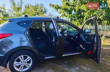 Внедорожник / Кроссовер Hyundai ix35 2010 в 