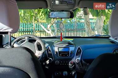 Внедорожник / Кроссовер Hyundai ix35 2010 в 
