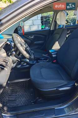 Внедорожник / Кроссовер Hyundai ix35 2010 в 