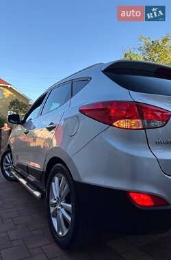 Внедорожник / Кроссовер Hyundai ix35 2010 в 