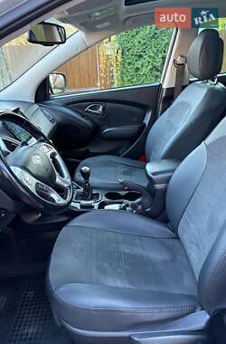 Внедорожник / Кроссовер Hyundai ix35 2010 в 