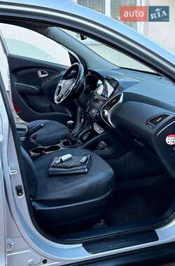 Внедорожник / Кроссовер Hyundai ix35 2010 в 