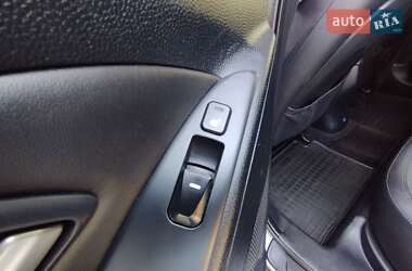 Позашляховик / Кросовер Hyundai ix35 2012 в 