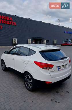 Внедорожник / Кроссовер Hyundai ix35 2012 в 