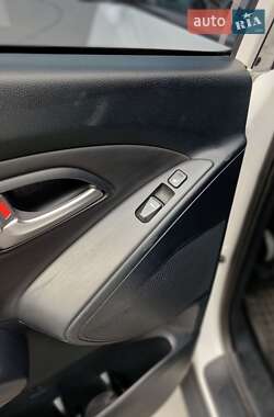 Внедорожник / Кроссовер Hyundai ix35 2012 в 