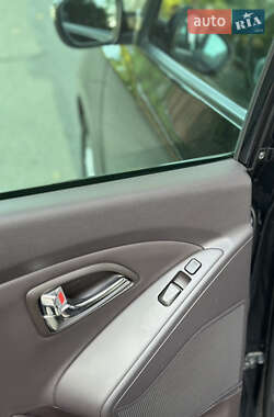 Внедорожник / Кроссовер Hyundai ix35 2012 в 