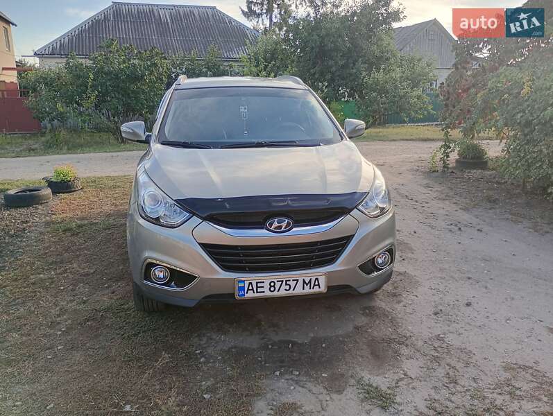 Внедорожник / Кроссовер Hyundai ix35 2011 в 