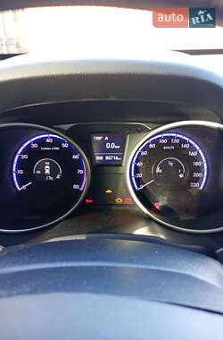Внедорожник / Кроссовер Hyundai ix35 2011 в 