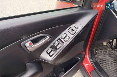 Внедорожник / Кроссовер Hyundai ix35 2011 в 