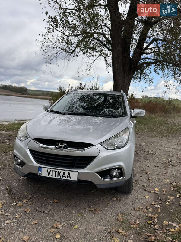 Внедорожник / Кроссовер Hyundai ix35 2010 в Черновцах