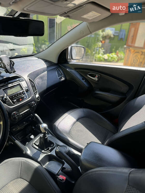 Внедорожник / Кроссовер Hyundai ix35 2010 в Черновцах