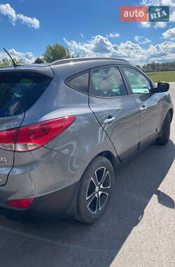 Внедорожник / Кроссовер Hyundai ix35 2012 в 