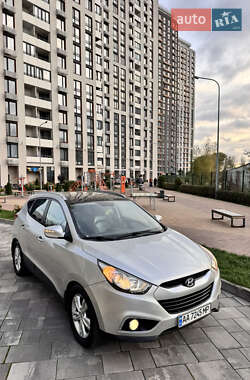 Внедорожник / Кроссовер Hyundai ix35 2010 в 