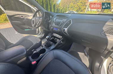 Внедорожник / Кроссовер Hyundai ix35 2012 в 