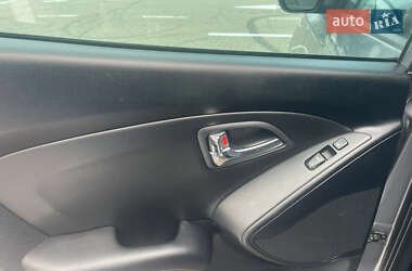 Внедорожник / Кроссовер Hyundai ix35 2011 в 