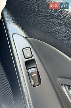 Внедорожник / Кроссовер Hyundai ix35 2012 в 