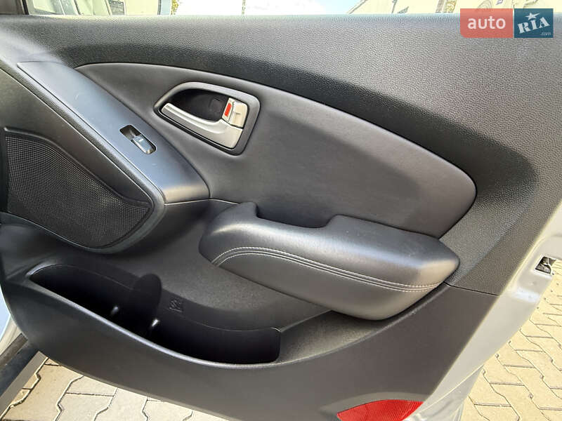 Позашляховик / Кросовер Hyundai ix35 2010 в Млиніві