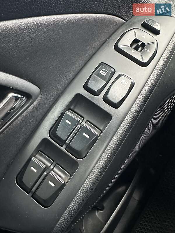 Позашляховик / Кросовер Hyundai ix35 2011 в Білогородці