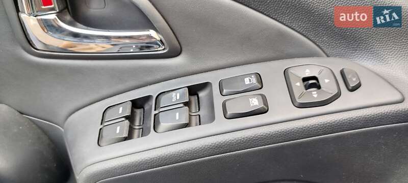 Внедорожник / Кроссовер Hyundai ix35 2011 в Одессе фото 15 Внедорожник / Кроссовер Hyundai ix35 2011 в Одессе