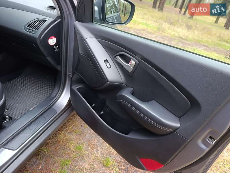 Внедорожник / Кроссовер Hyundai ix35 2013 в Киеве фото 44 Внедорожник / Кроссовер Hyundai ix35 2013 в Киеве