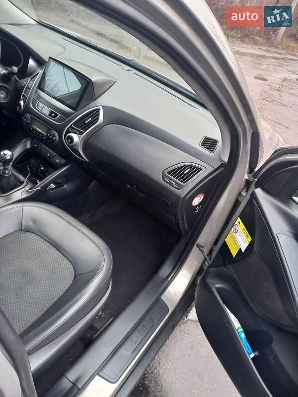 Внедорожник / Кроссовер Hyundai ix35 2010 в Конотопе