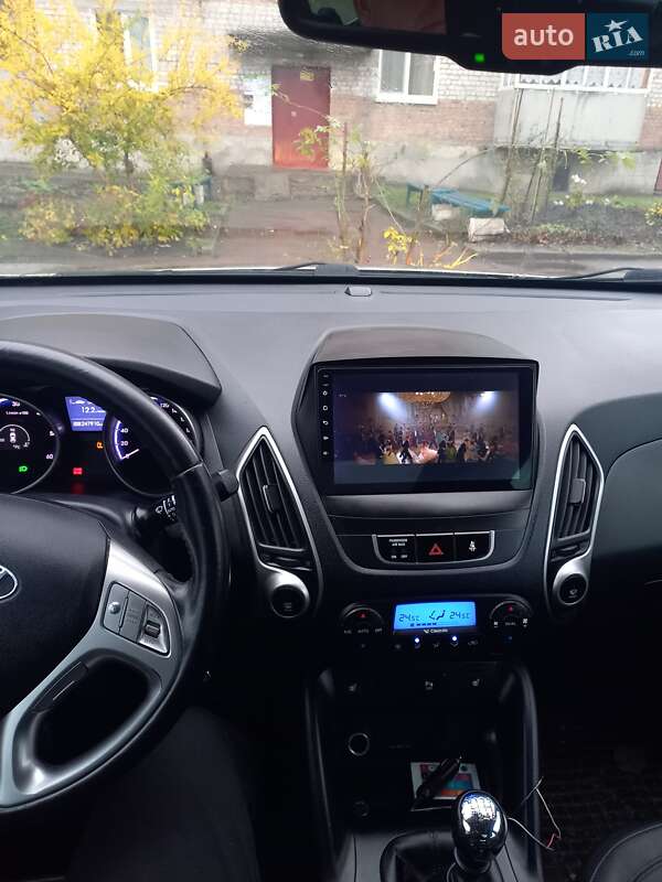 Внедорожник / Кроссовер Hyundai ix35 2010 в Конотопе