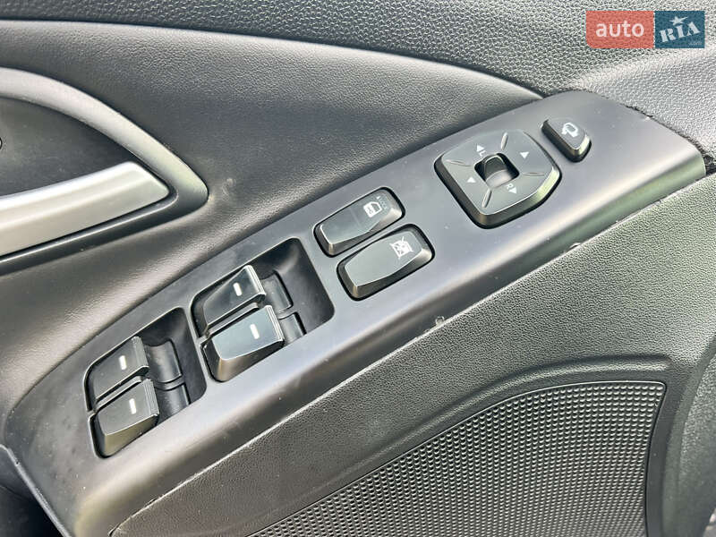 Внедорожник / Кроссовер Hyundai ix35 2013 в Николаеве фото 21 Внедорожник / Кроссовер Hyundai ix35 2013 в Николаеве
