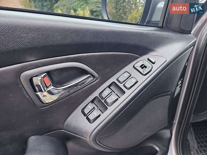 Позашляховик / Кросовер Hyundai ix35 2012 в Чернівцях фото 5 Позашляховик / Кросовер Hyundai ix35 2012 в Чернівцях