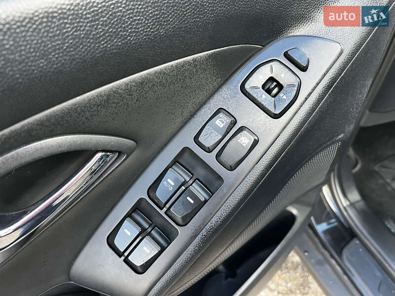 Внедорожник / Кроссовер Hyundai ix35 2010 в Луцке